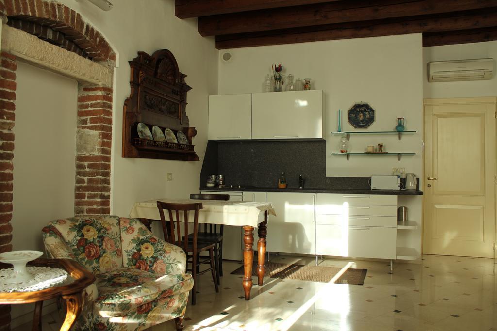 Ferienwohnung Residenza Carducci Centro Storico Verona Zimmer foto