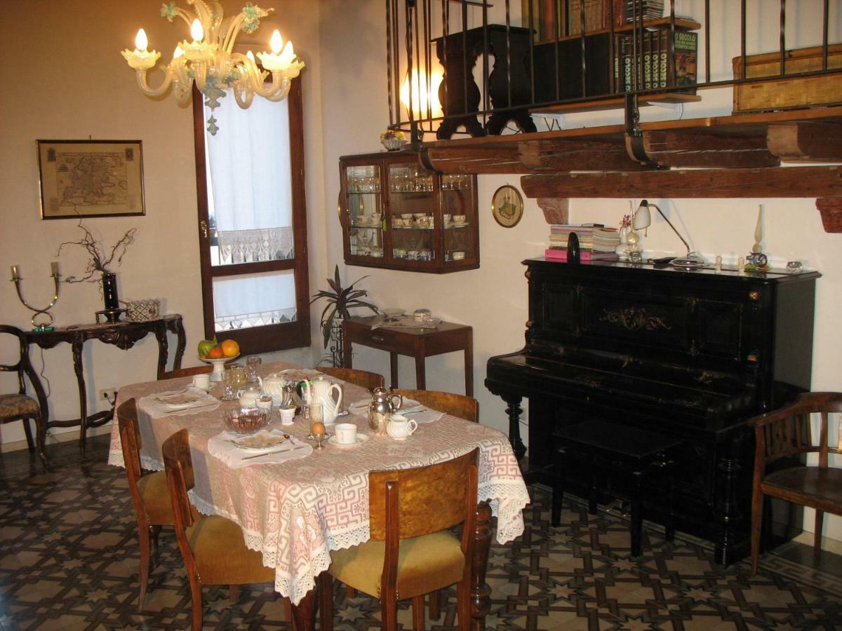 Ferienwohnung Residenza Carducci Centro Storico Verona Exterior foto